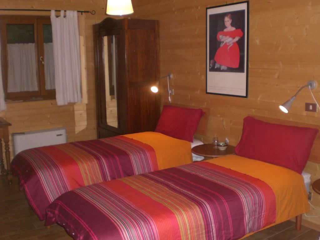 Pera Rionda Bed & Breakfast Caprie ห้อง รูปภาพ
